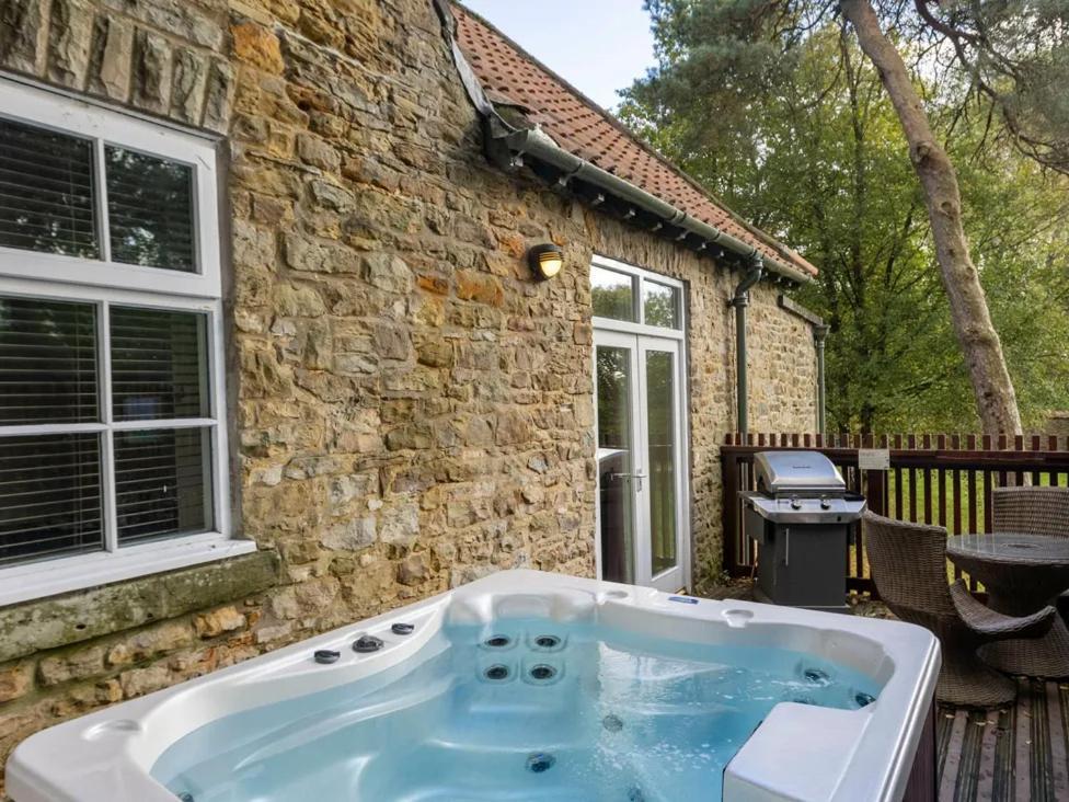 Keldy Forest Cabins - Forest Holidays Pickering Exterior foto